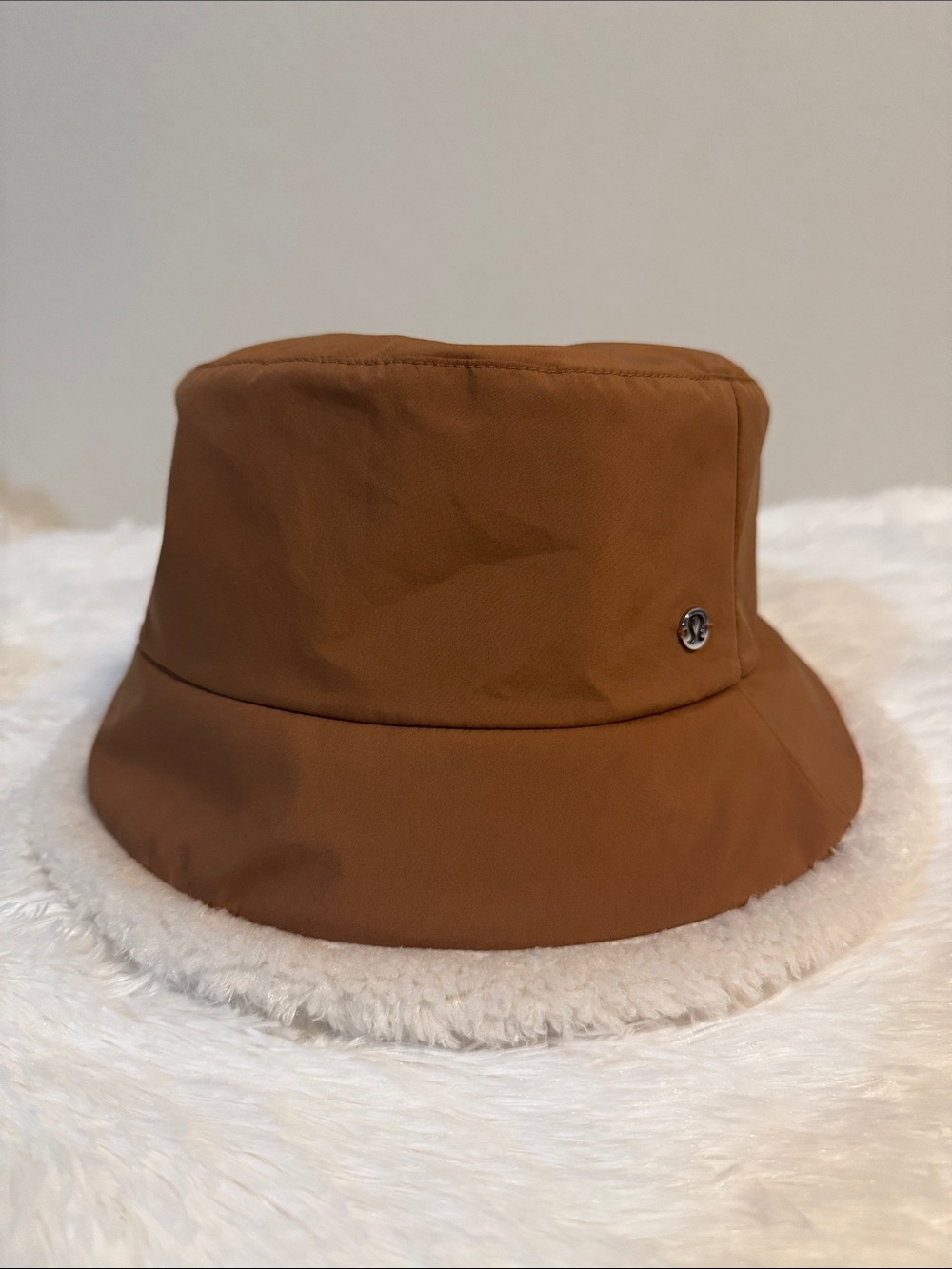 Lululemon Boucle Fleece Reversible Bucket Hat 
Chestnut Brown/Light Ivory - S/M
